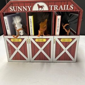 Sunny Trails Horse Stable Playset with Plush Horse Heads - Red & White